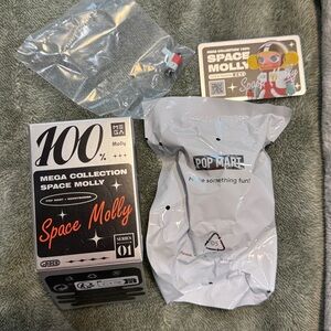 Pop Mart MEGA SPACE MOLLY 100% Series 1 confirmed Little Painter